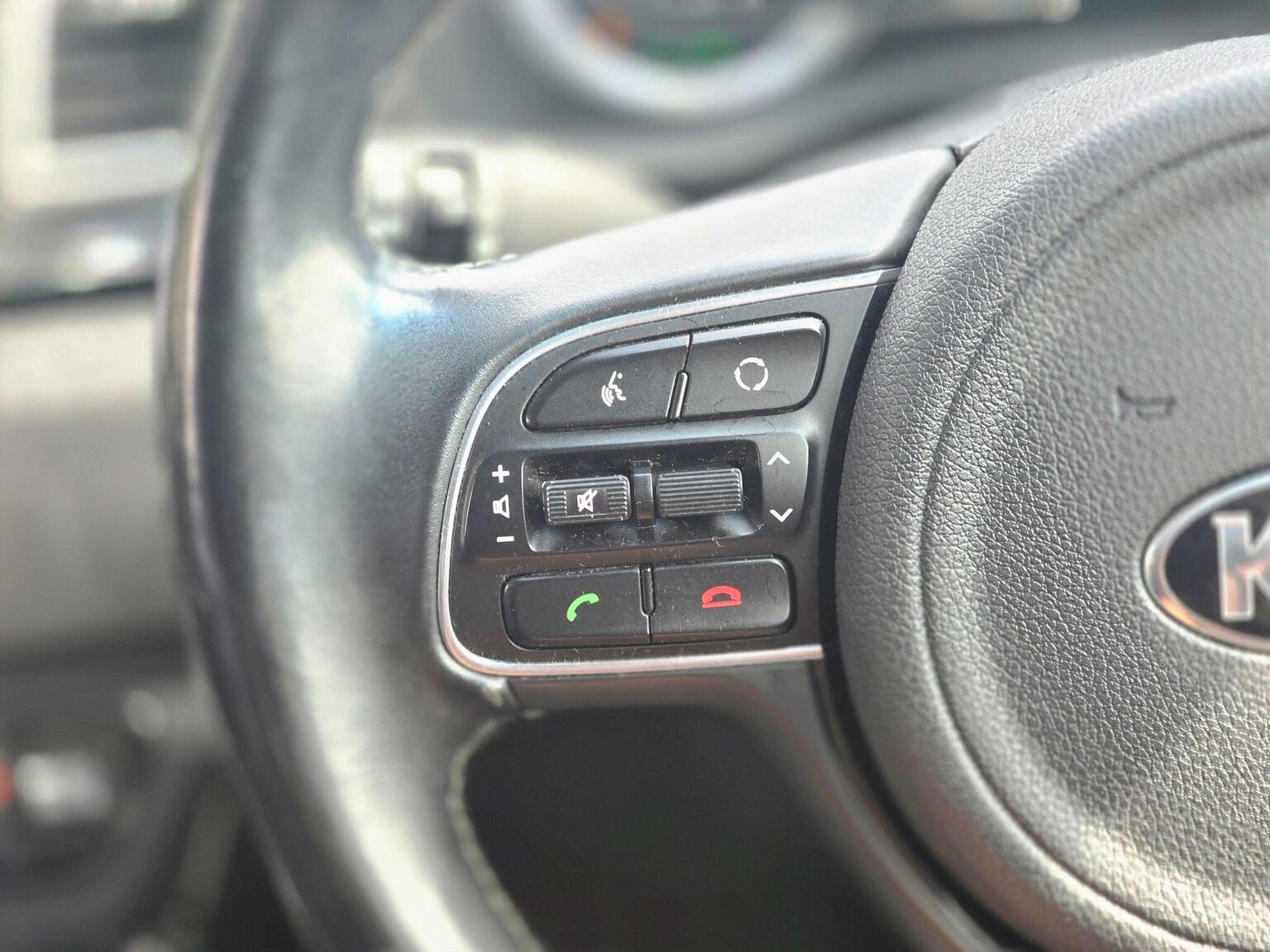 2017 Kia Niro image 35