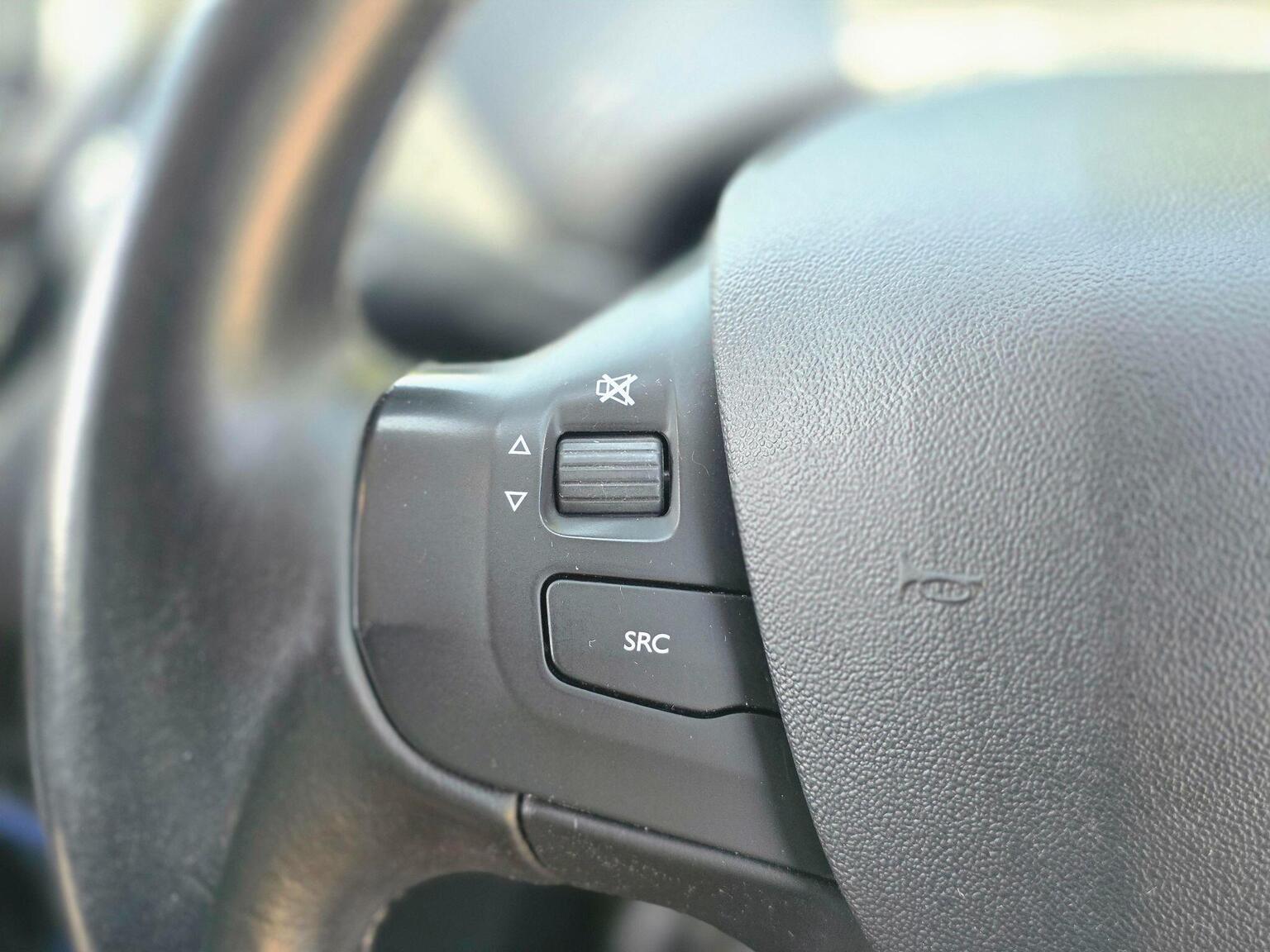 2017 Peugeot 208 image 36