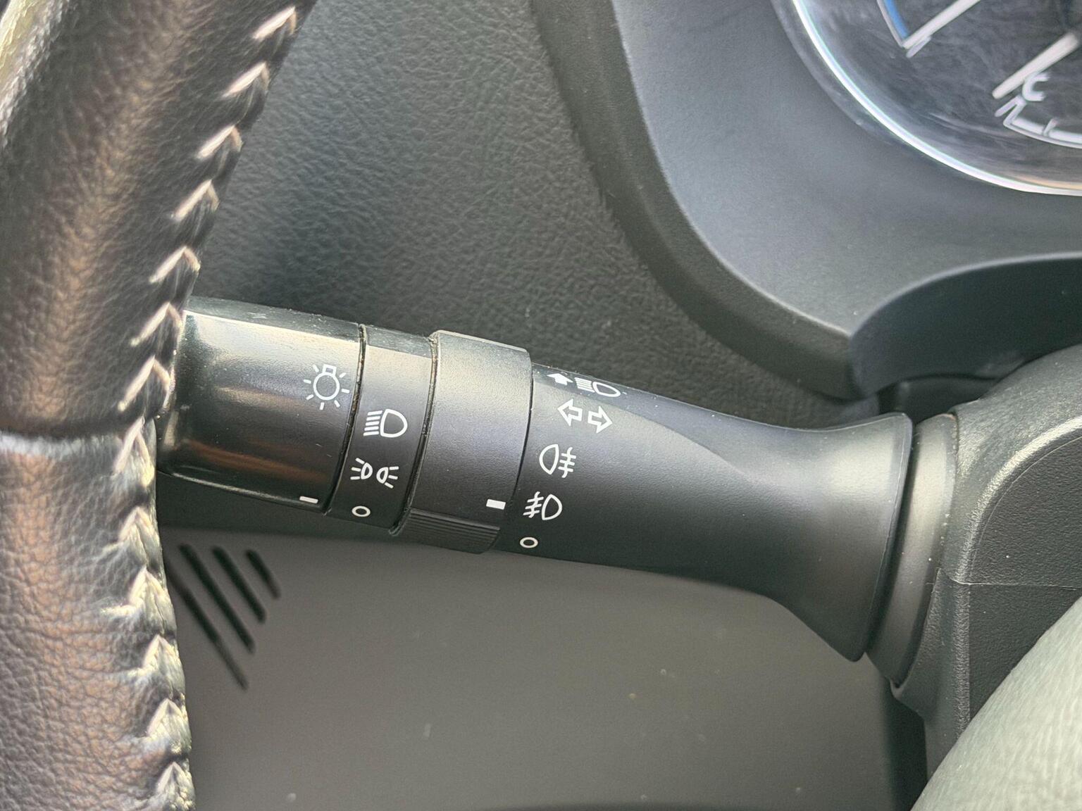 2017 Toyota Yaris image 35