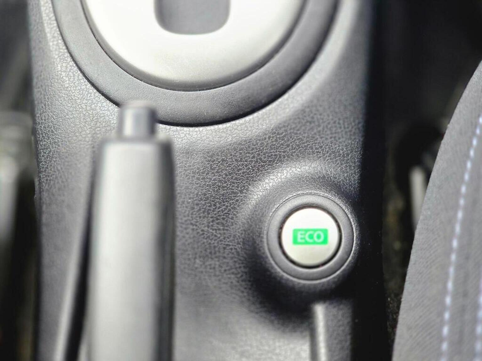 2016 Nissan Note image 32