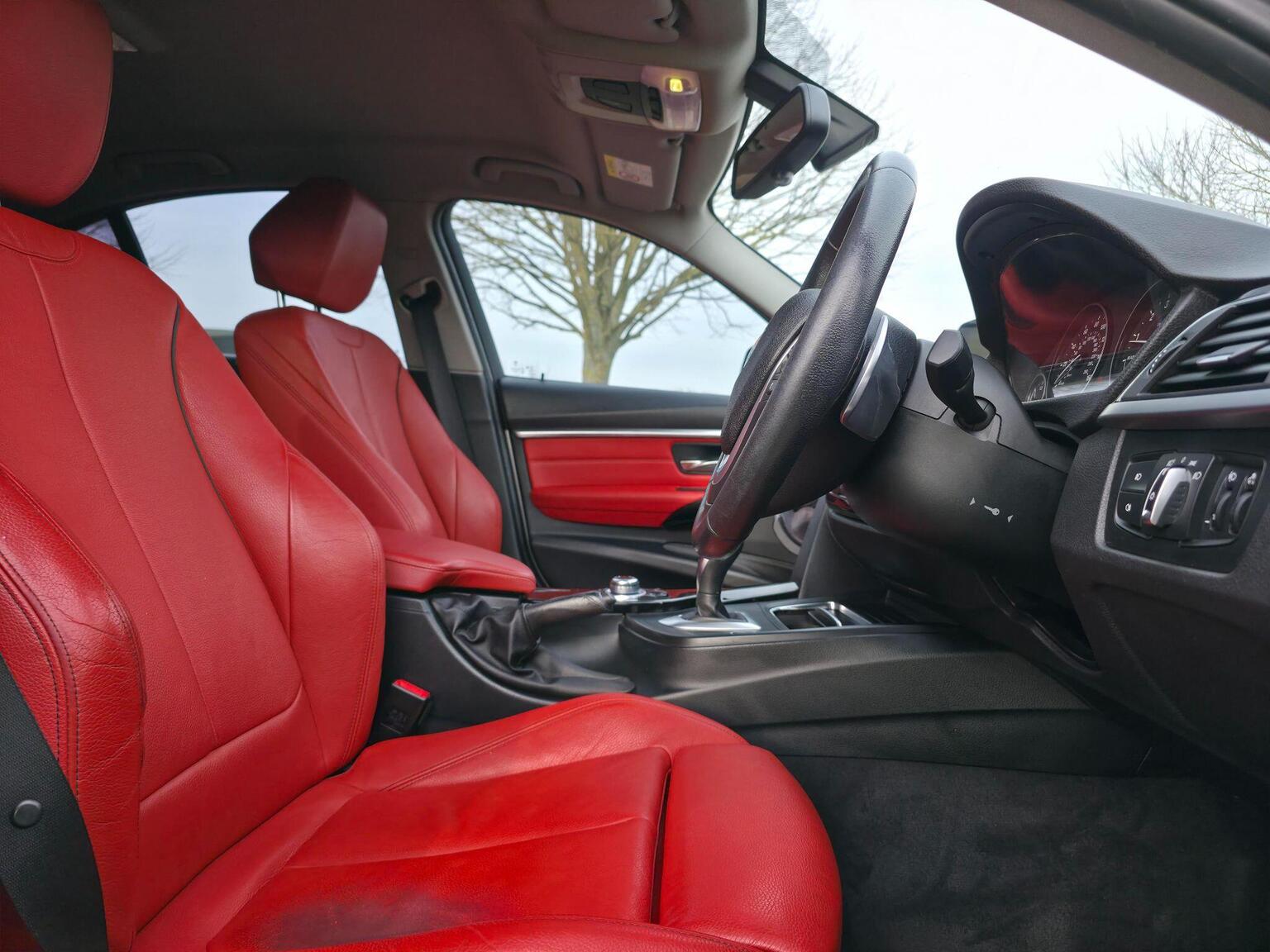 2017 BMW 3 Series image 21