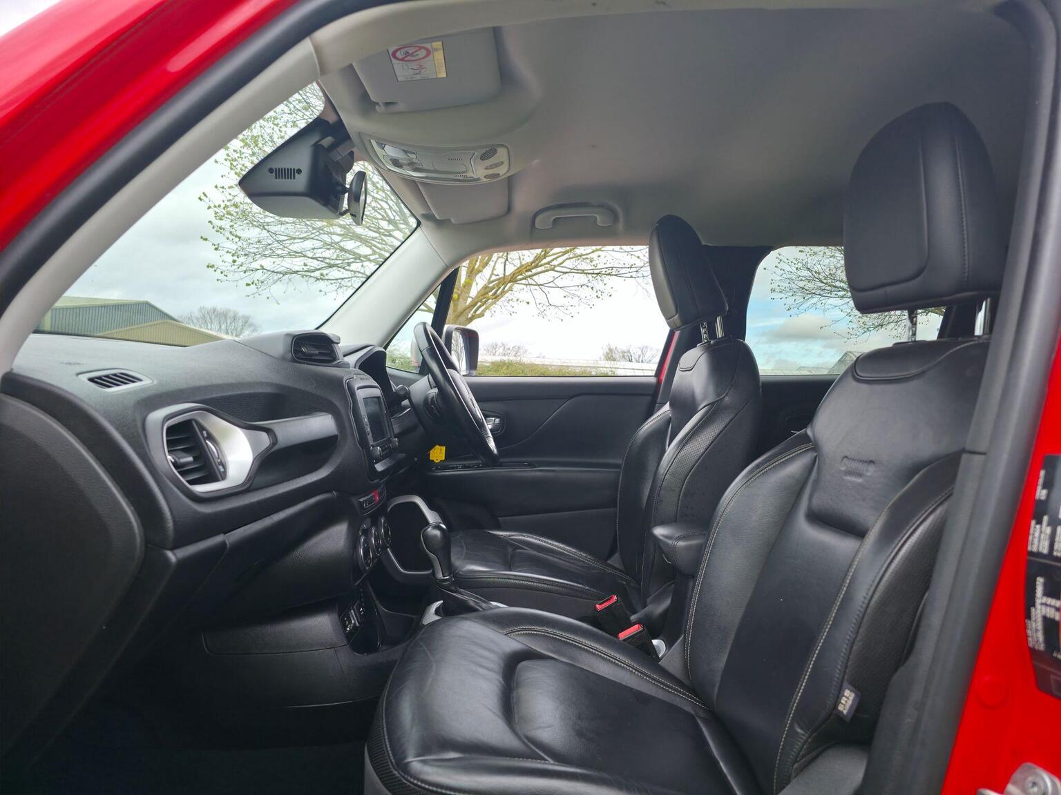 2017 Jeep Renegade image 29