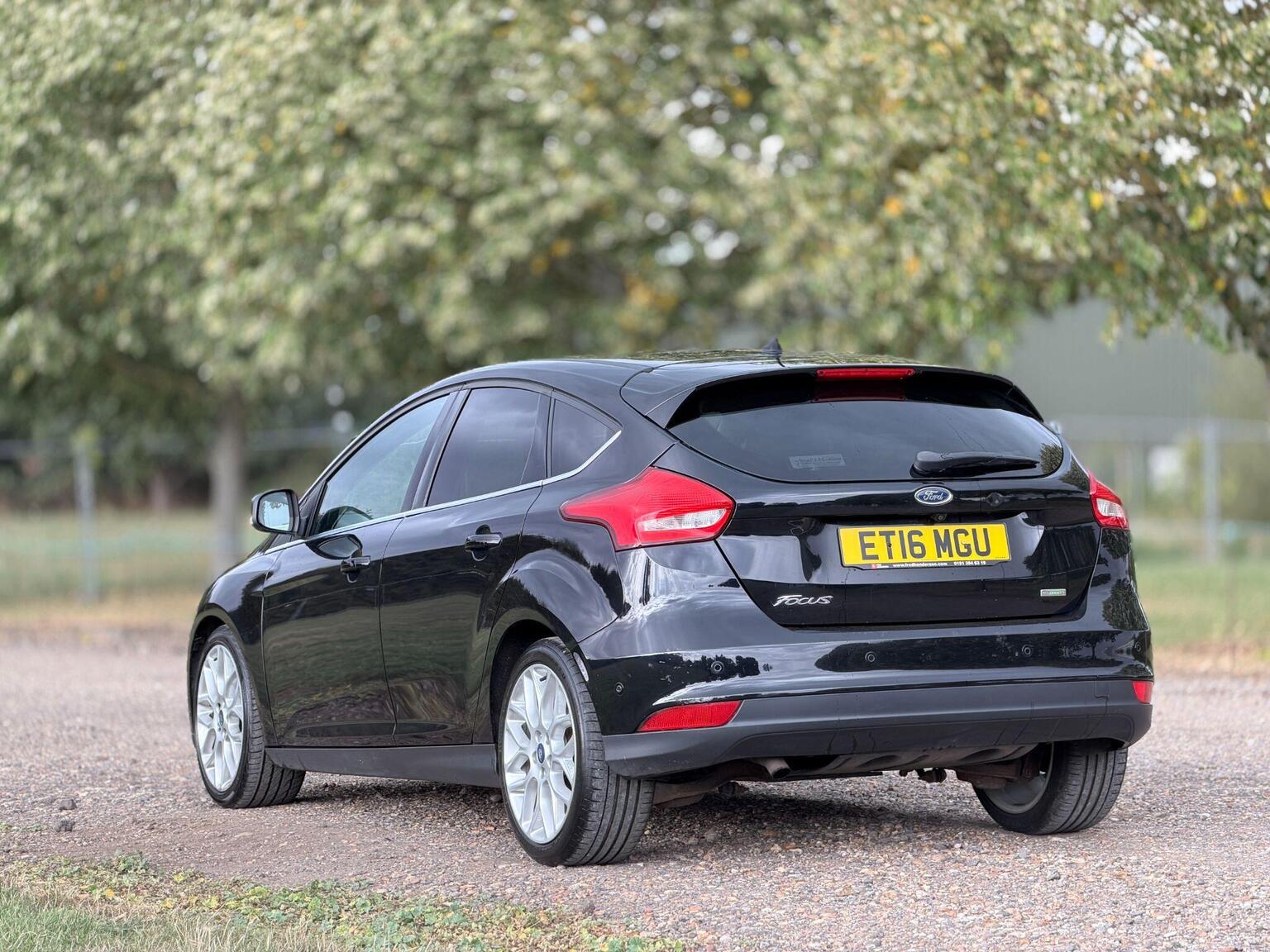 2016 Ford Focus image 11