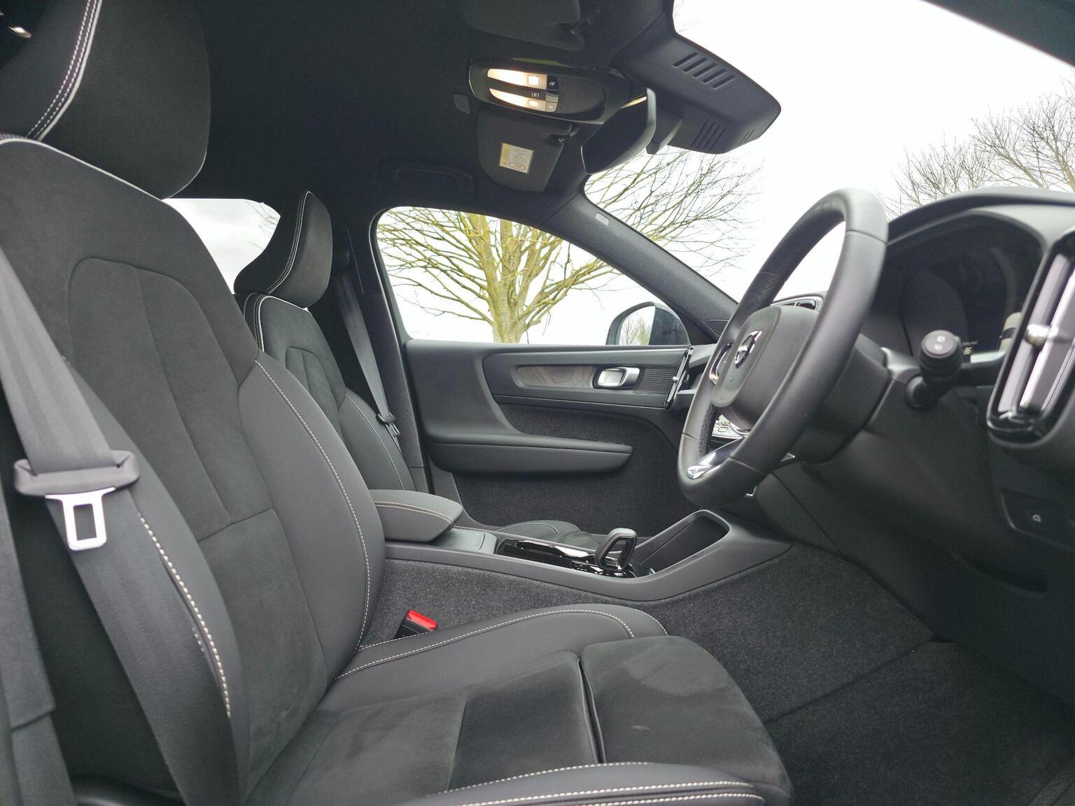 2024 Volvo EX40 image 18