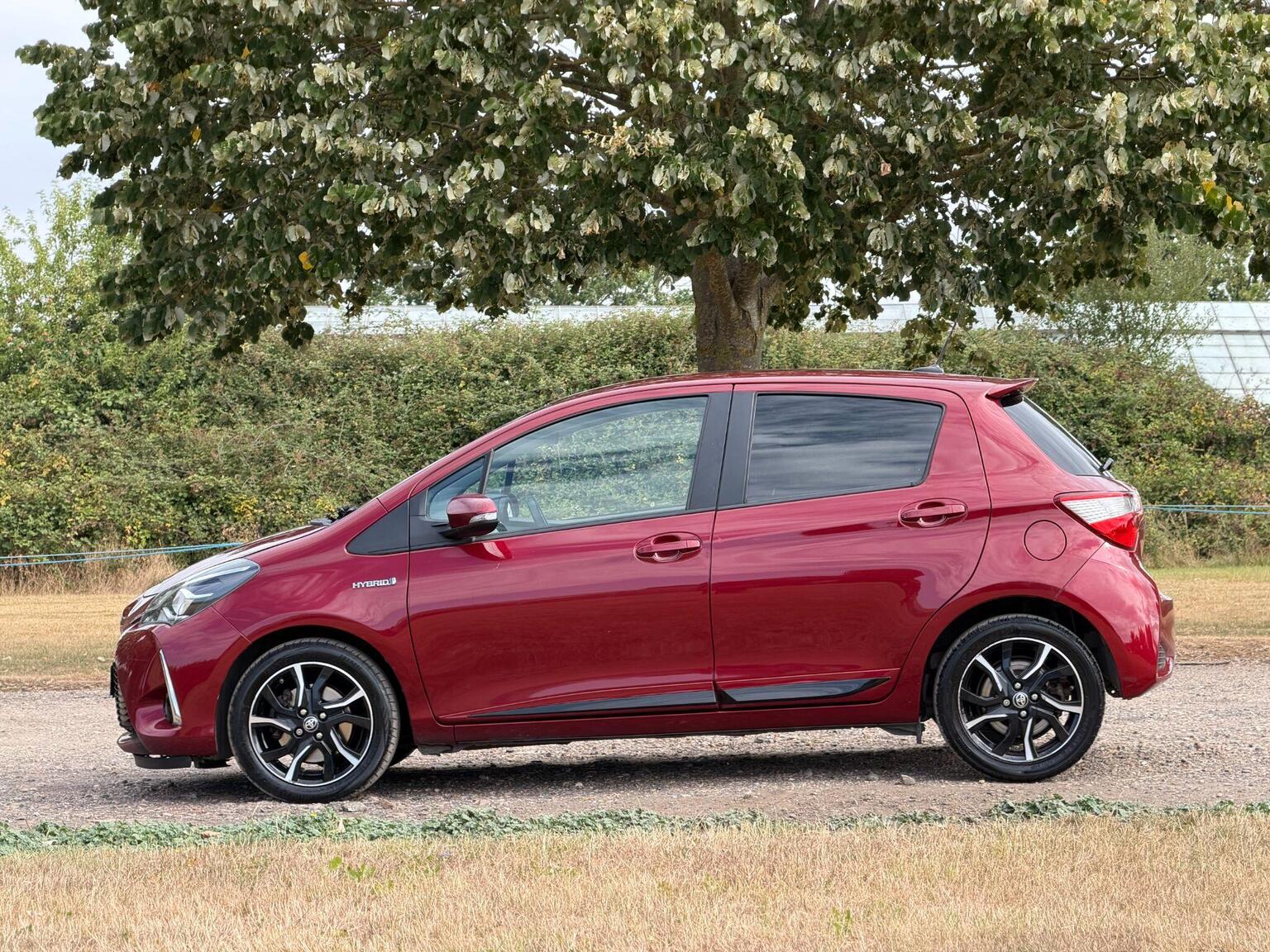 2017 Toyota Yaris image 15