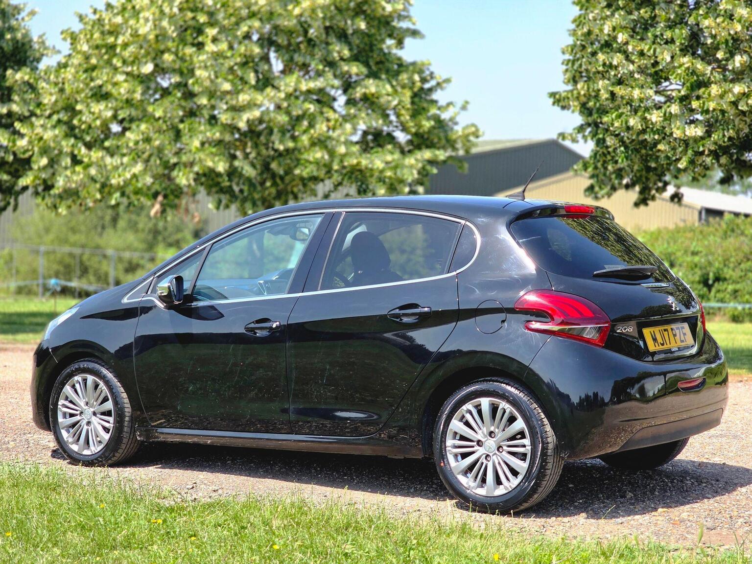 2017 Peugeot 208 image 13