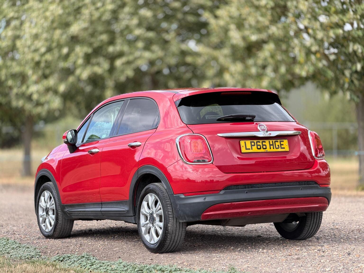 2016 Fiat 500X image 11