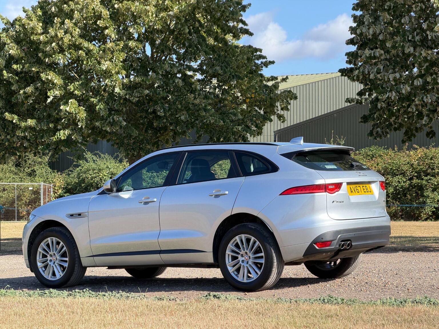 2018 Jaguar F-PACE image 13