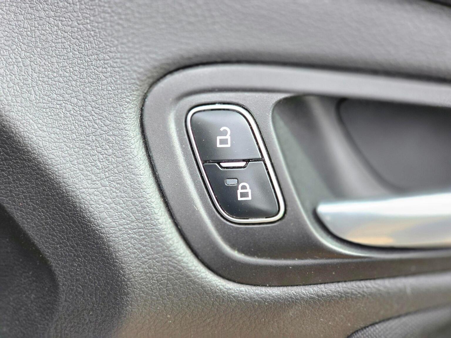 2018 Ford Focus image 34