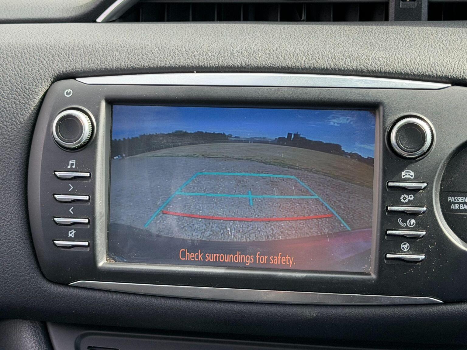 2017 Toyota Yaris image 43