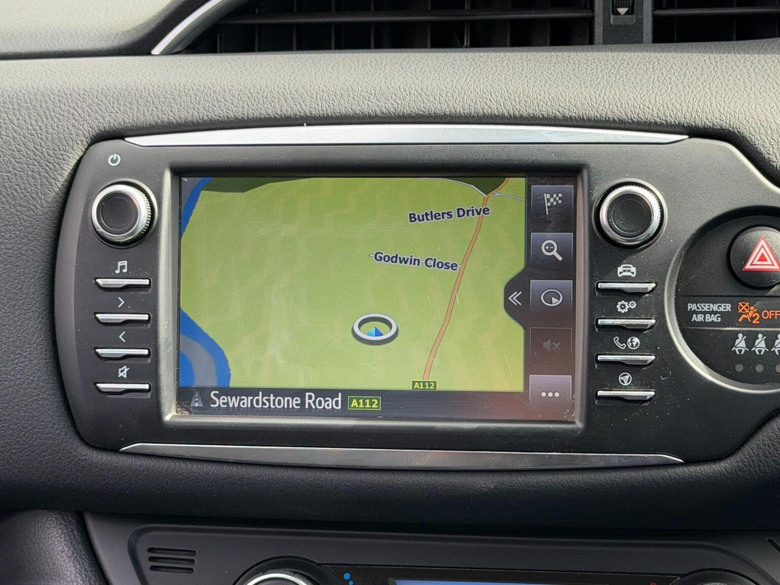2017 Toyota Yaris image 38