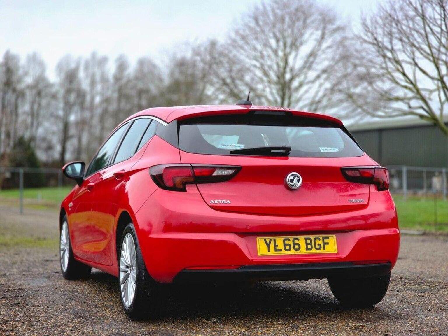 2016 Vauxhall Astra image 9