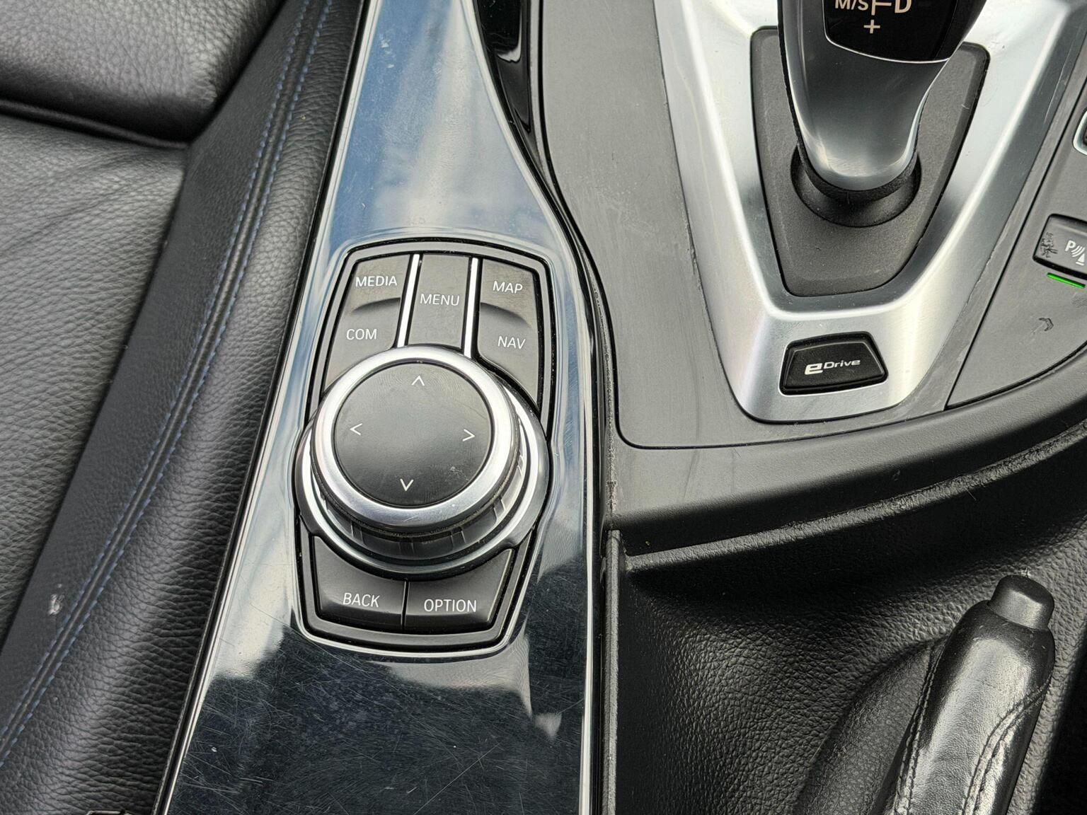 2018 BMW 3 Series image 36