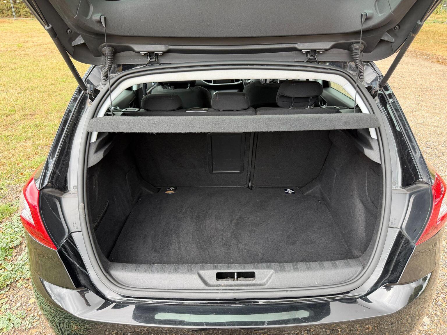 2017 Peugeot 308 image 49