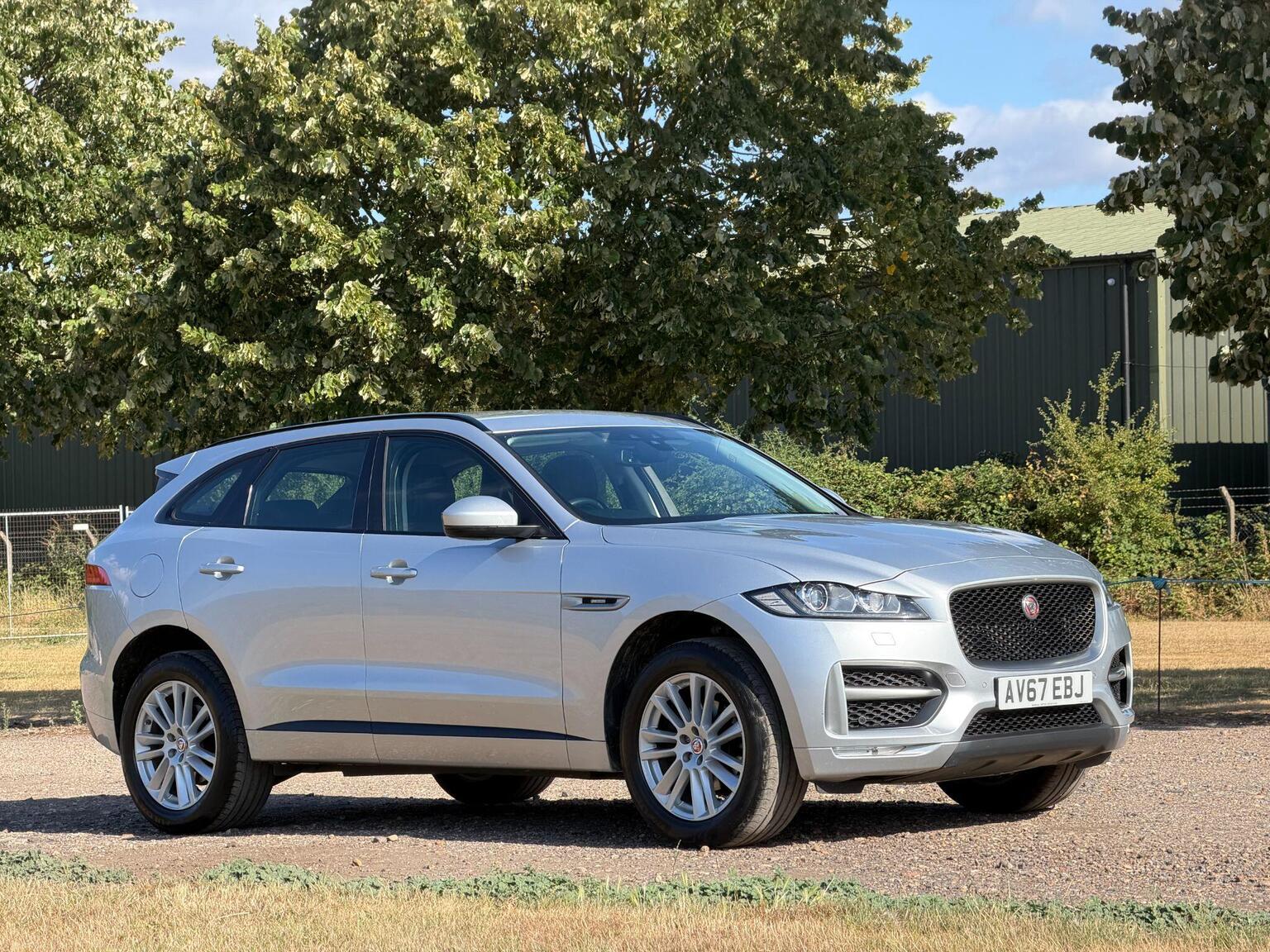 2018 Jaguar F-PACE image 2