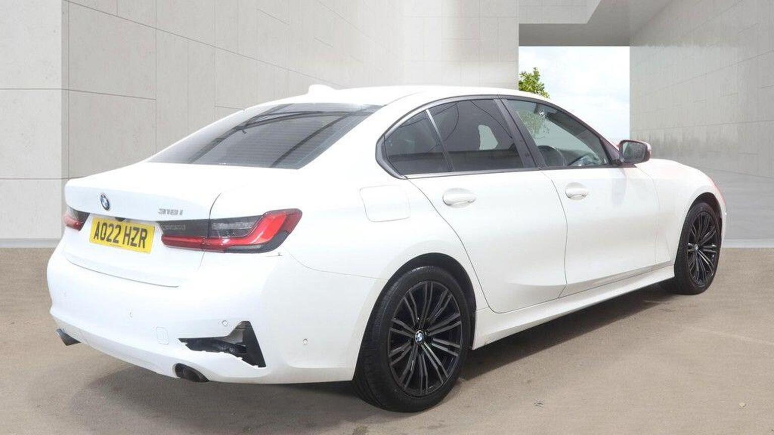 2022 BMW 3 Series image 3
