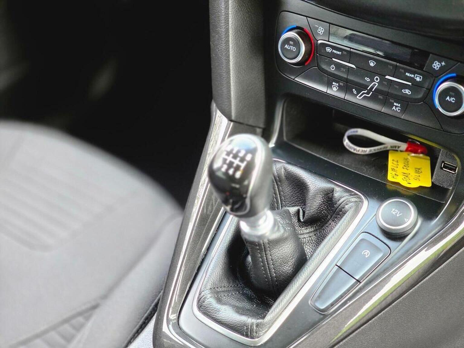 2017 Ford Focus image 33