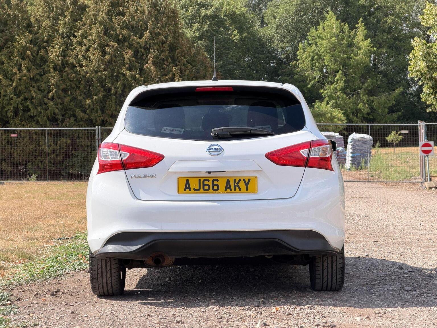2016 Nissan Pulsar image 9