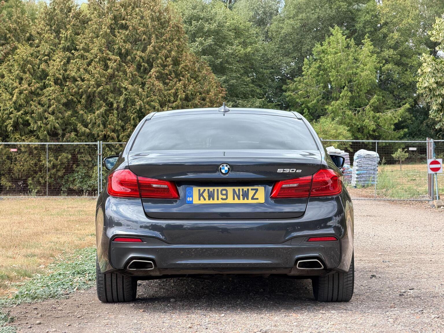 2019 BMW 5 Series image 11