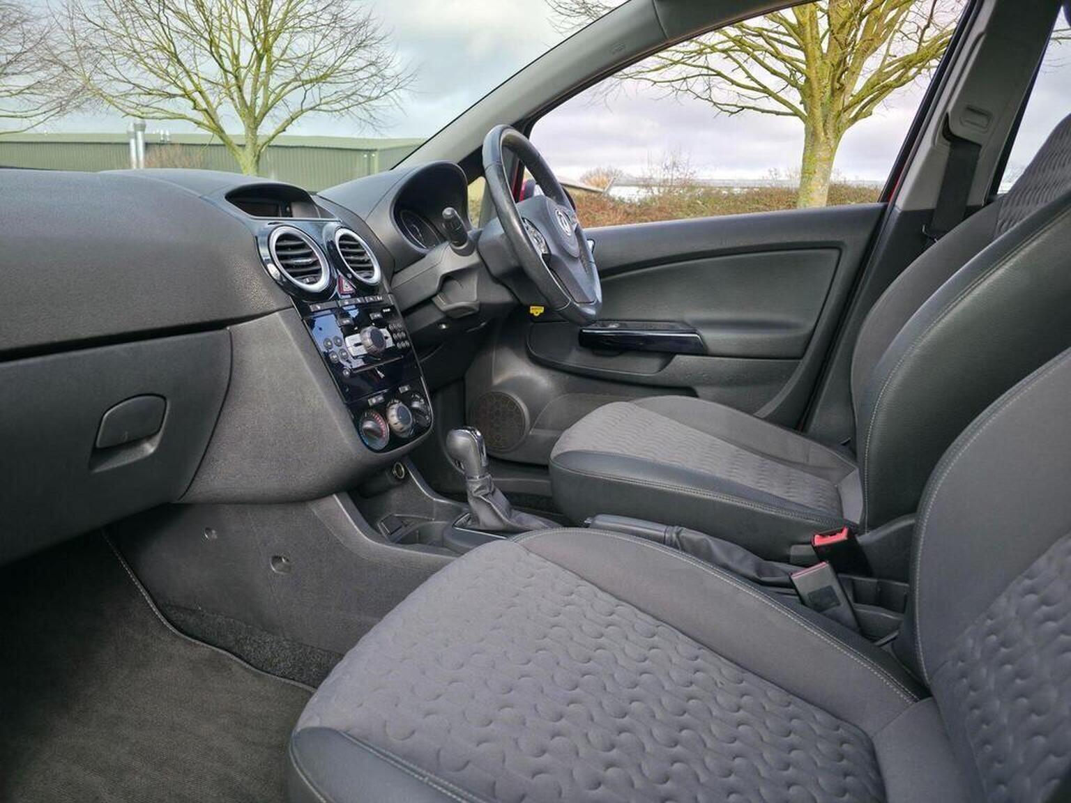 2013 Vauxhall Corsa image 21