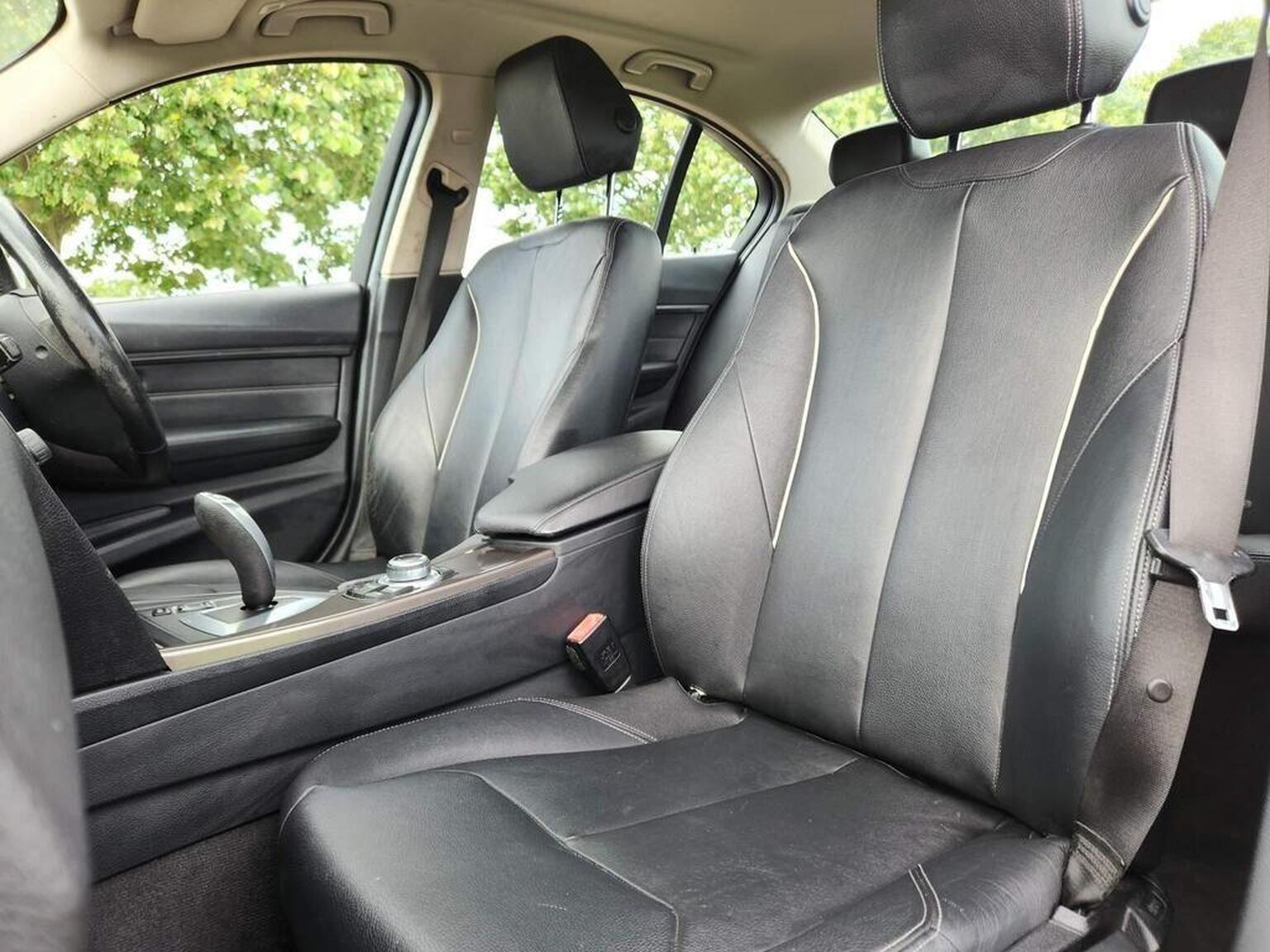 2013 BMW 3 Series image 20