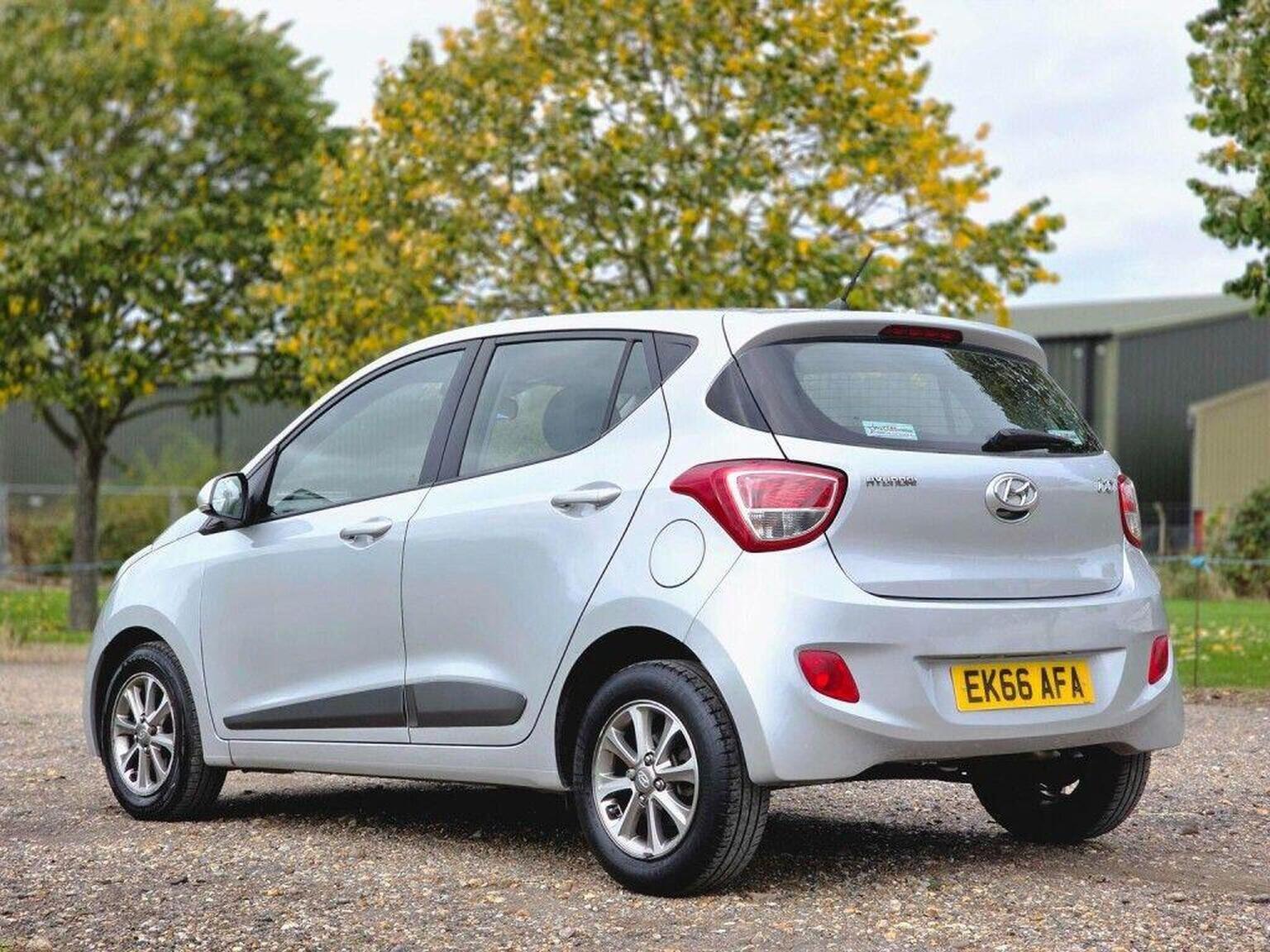 2016 Hyundai i10 image 12