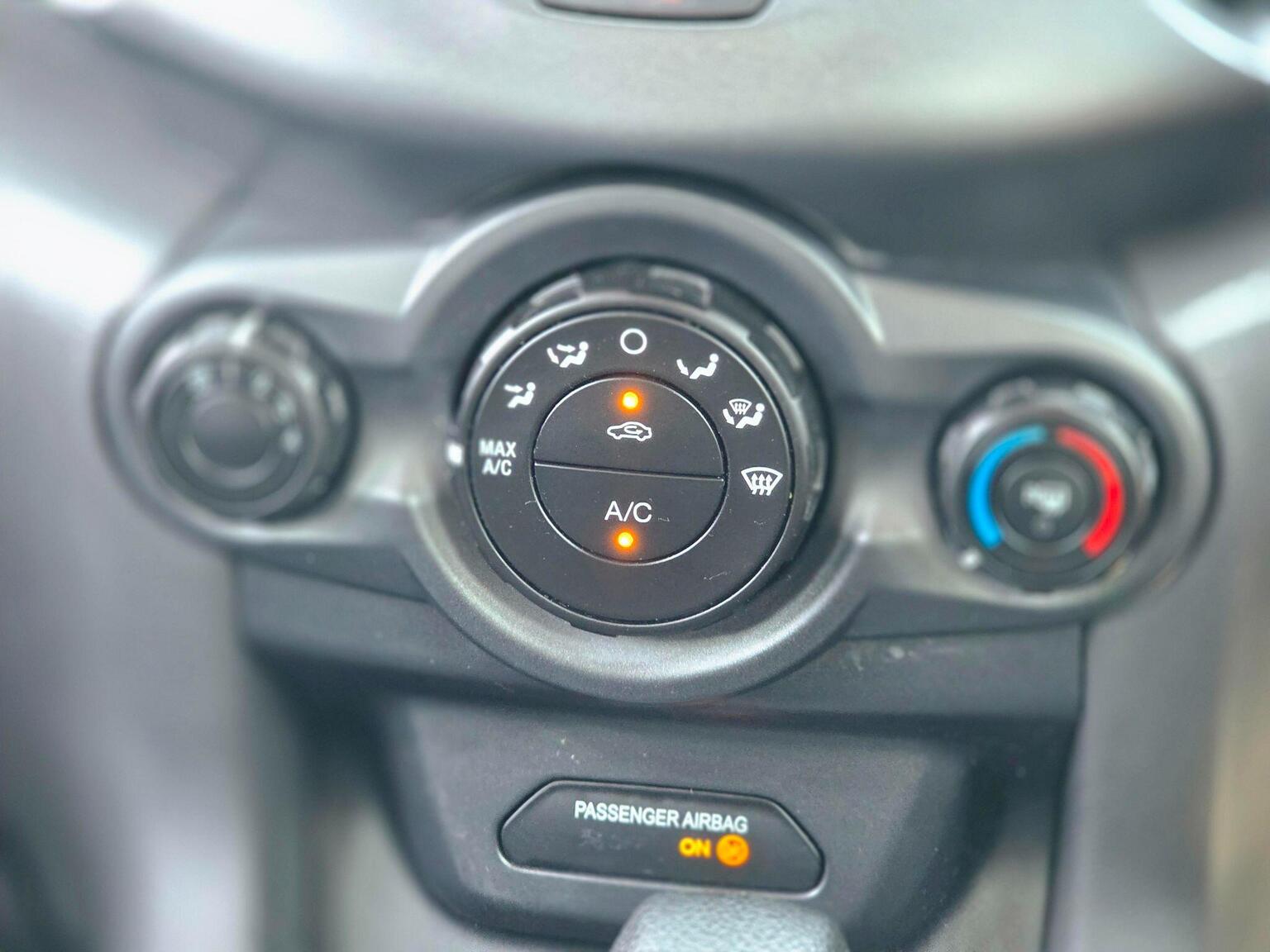 2015 Ford EcoSport image 45