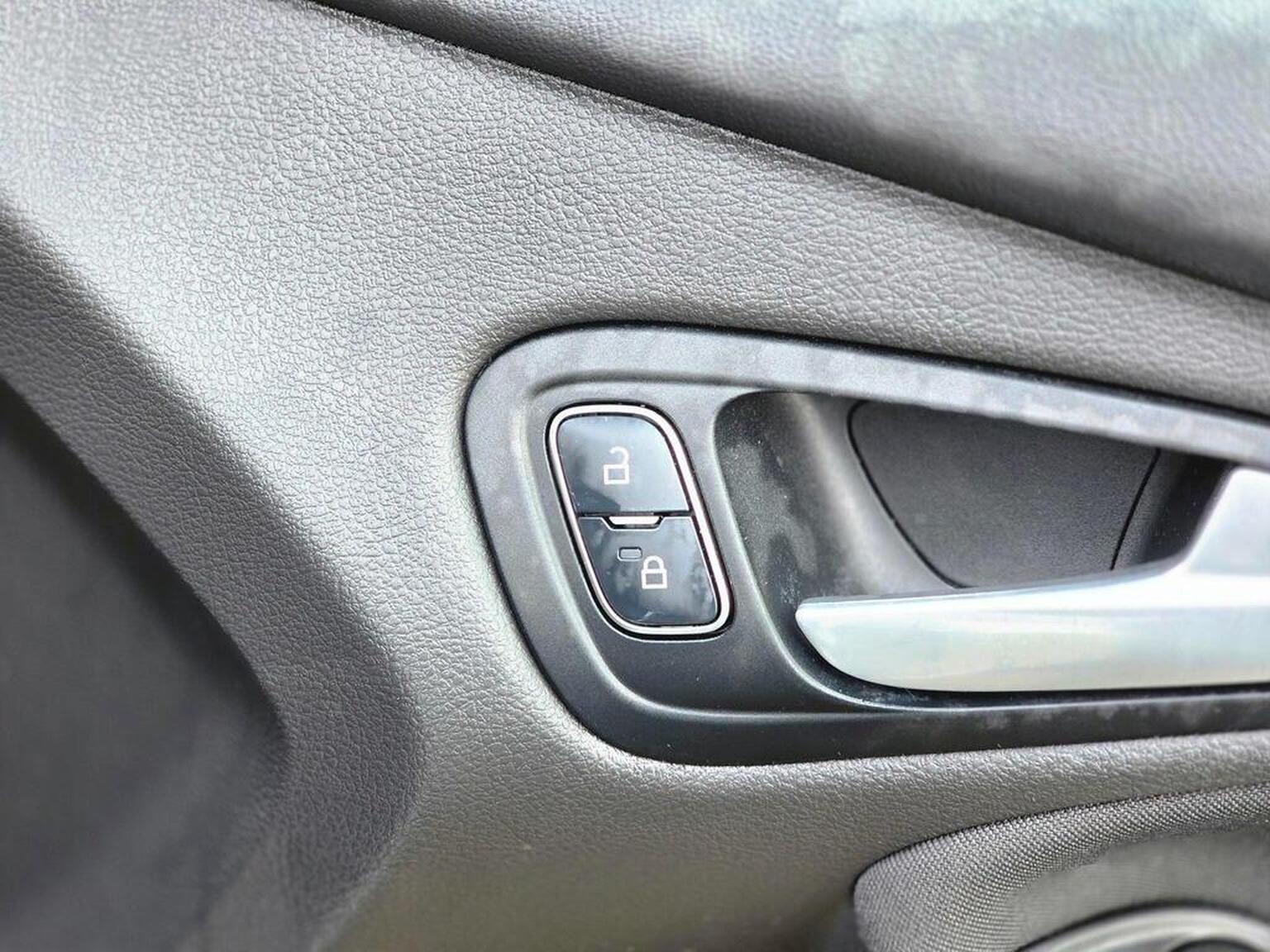 2017 Ford Focus image 35