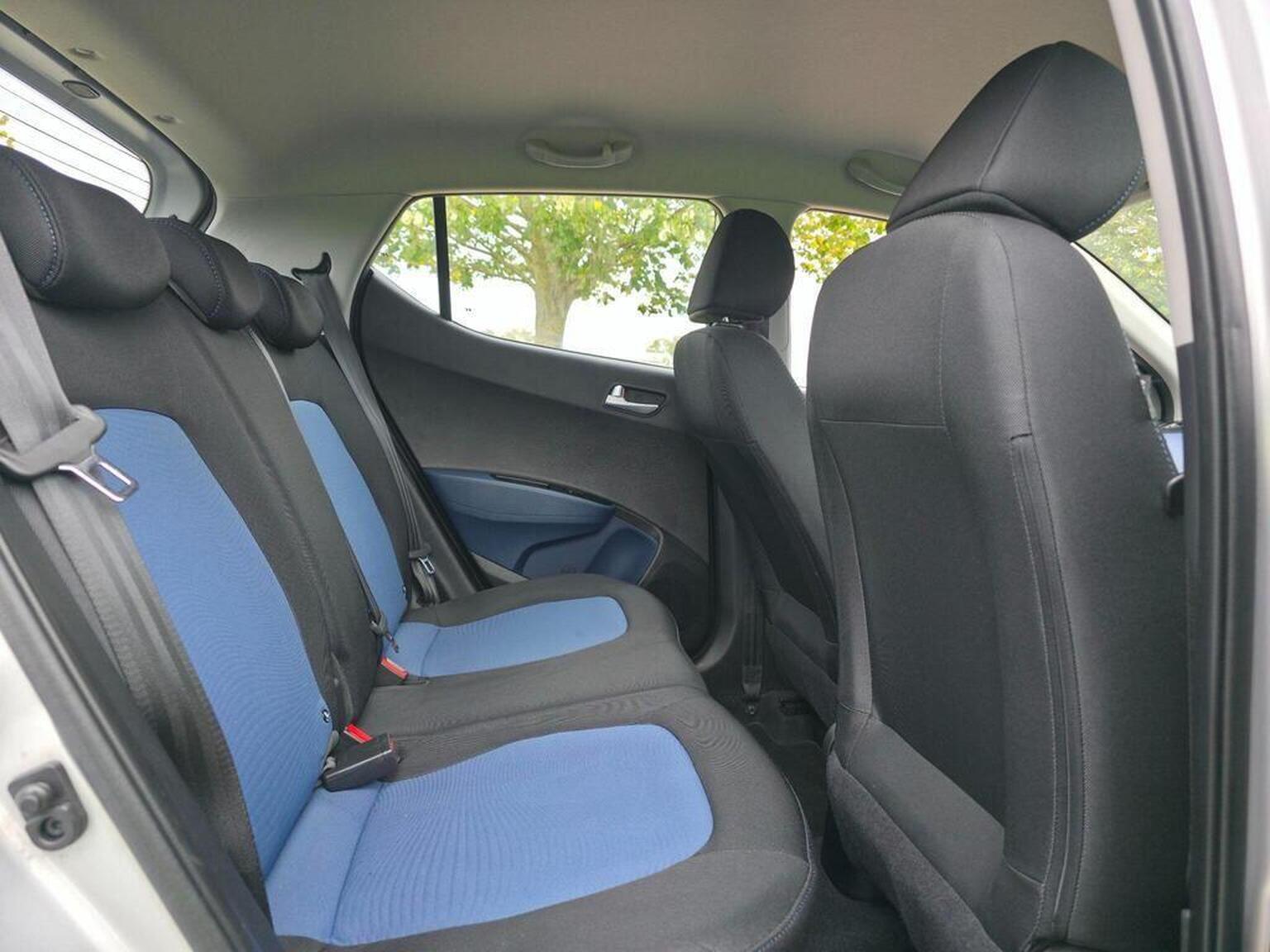2016 Hyundai i10 image 23