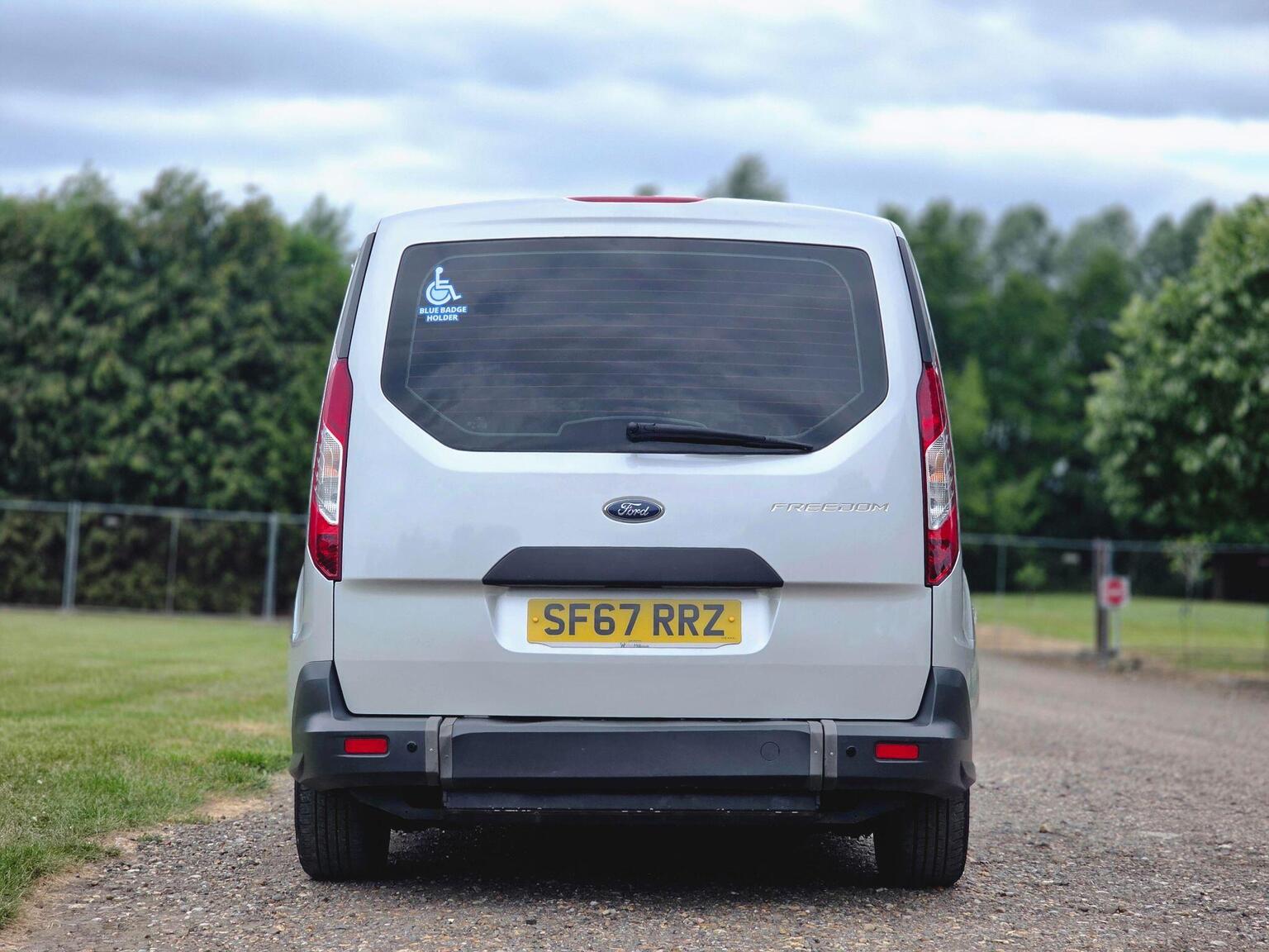 2017 Ford Grand Tourneo Connect image 9