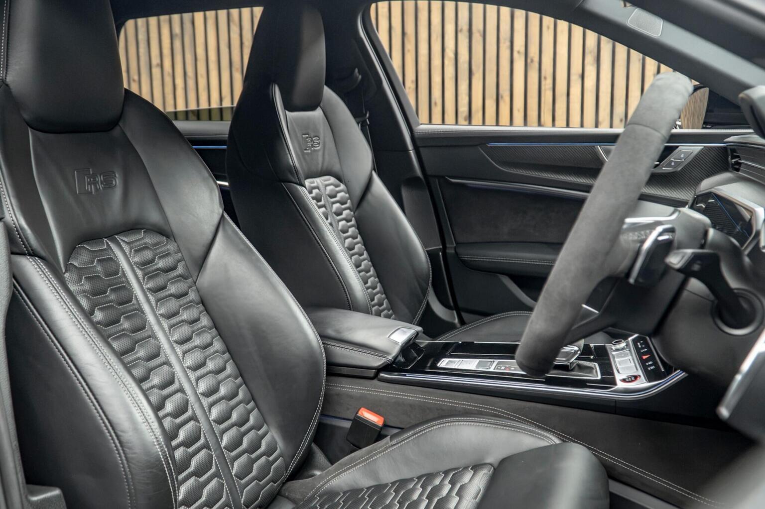 2021 Audi RS6 Avant V8 Carbon Black quattro — photograph 2