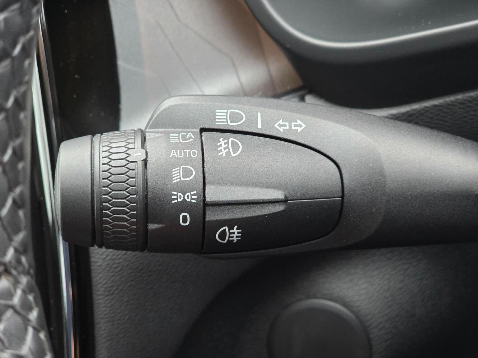 2024 Volvo EX40 image 38