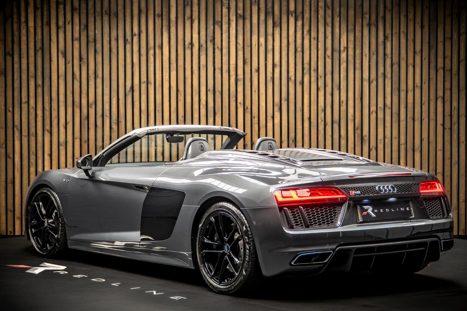 2017 Audi R8 FSI V10 Spyder S Tronic quattro — photograph 3