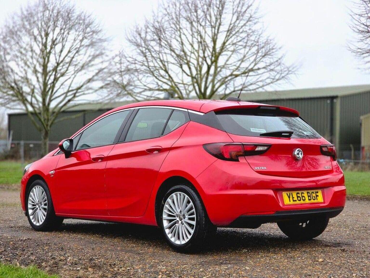 2016 Vauxhall Astra image 11