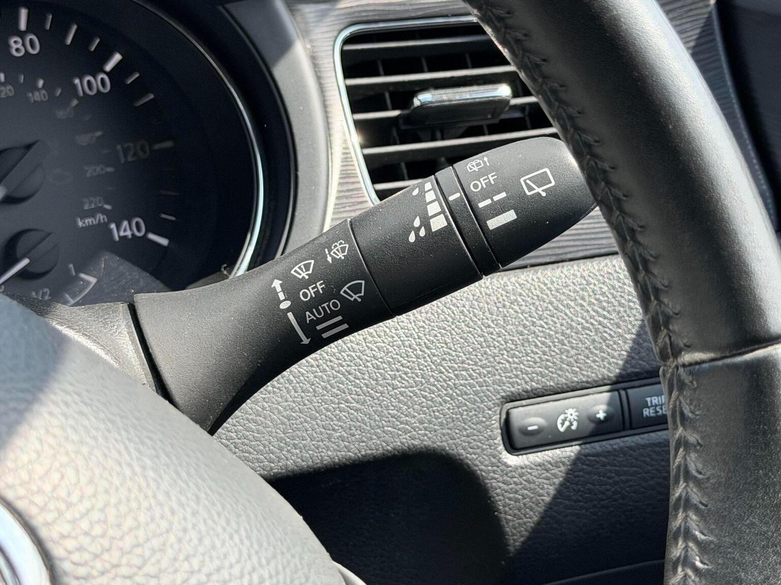 2016 Nissan Pulsar image 39
