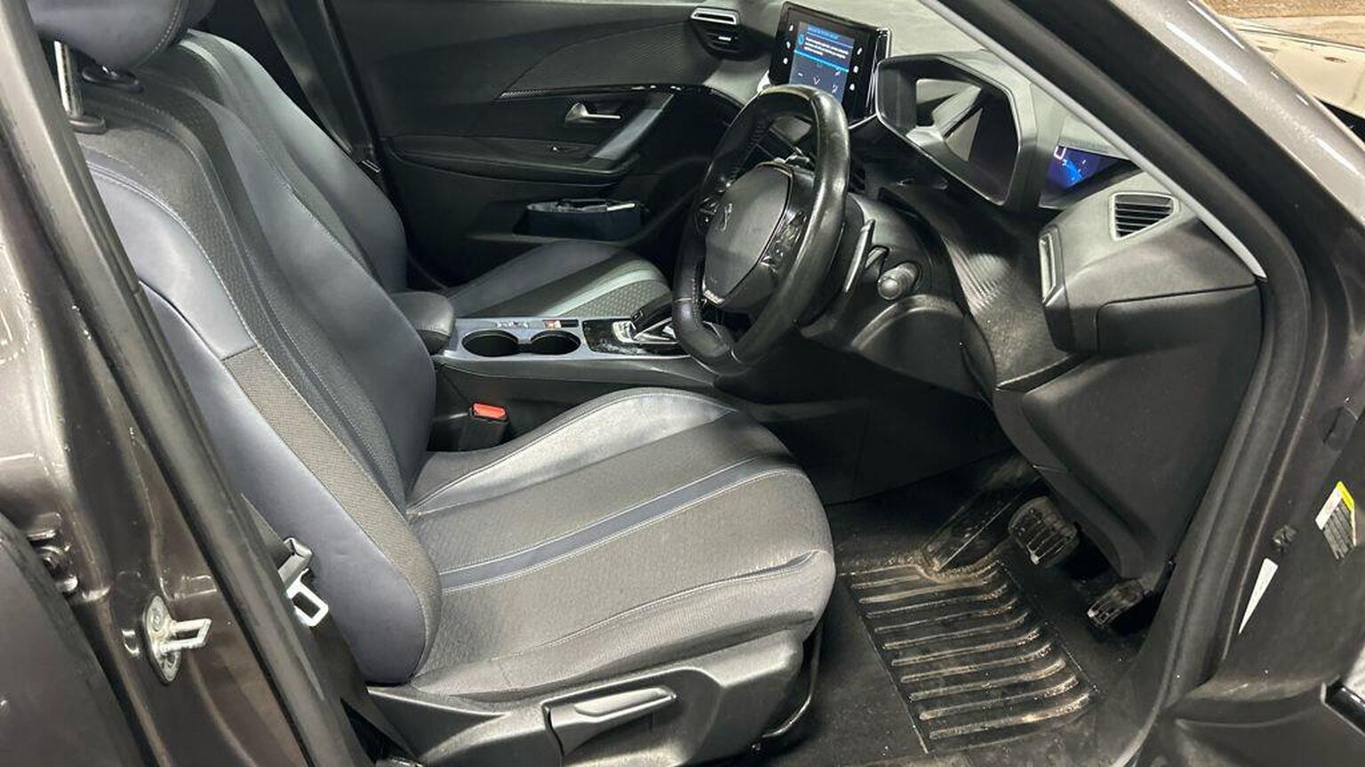 2020 Peugeot 2008 image 12