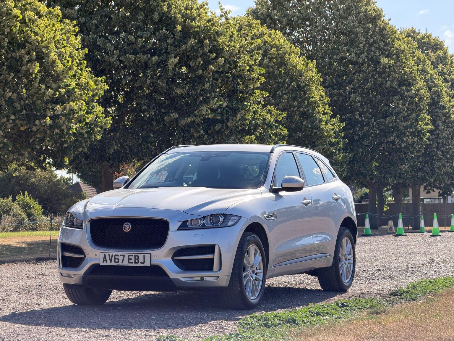 2018 Jaguar F-PACE image 19