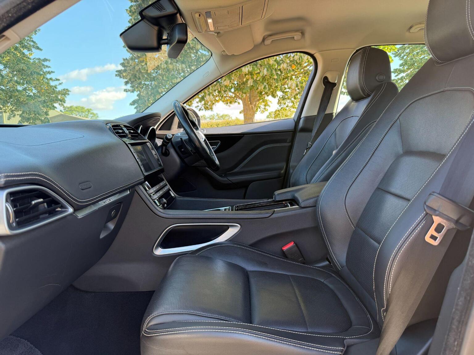 2018 Jaguar F-PACE image 26