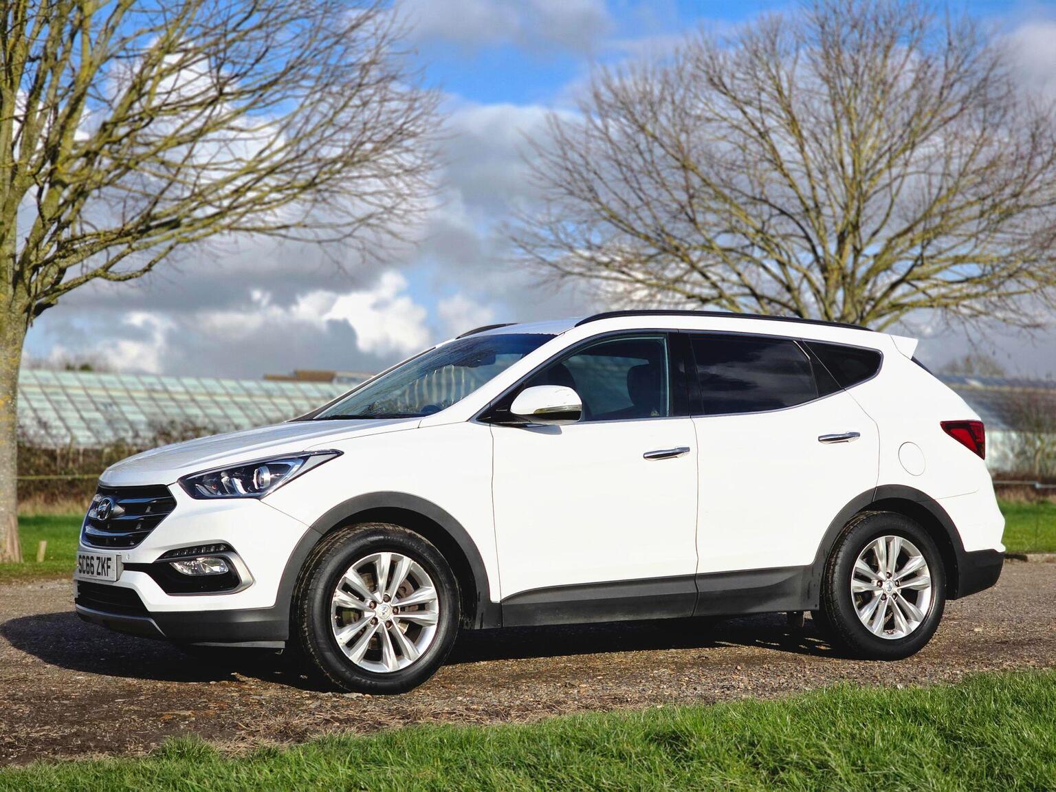 2017 Hyundai Santa Fe image 9