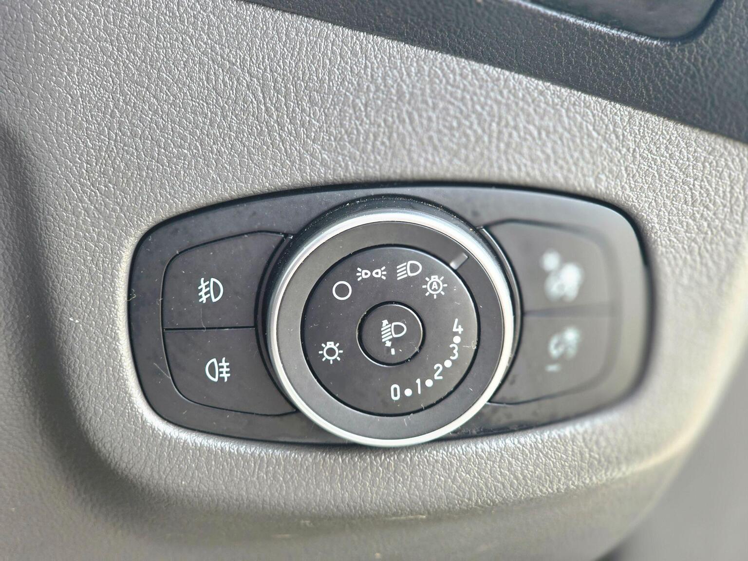 2020 Ford Transit Connect image 34
