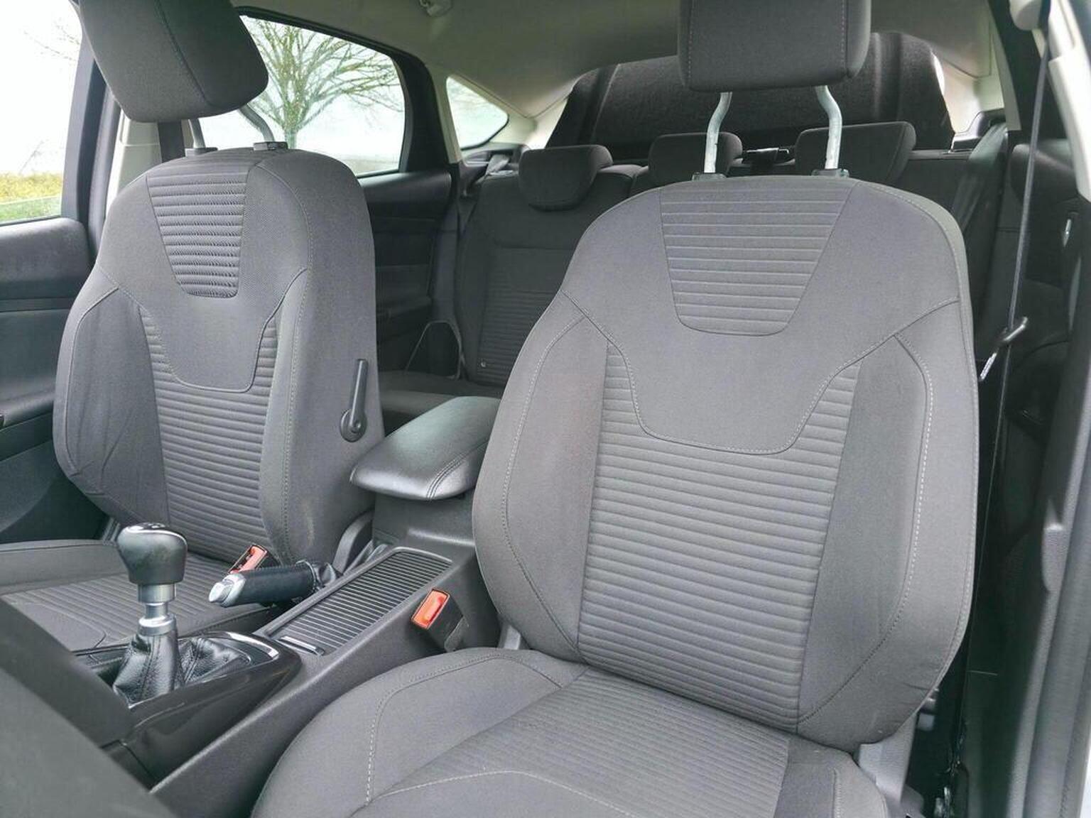 2017 Ford Focus image 27