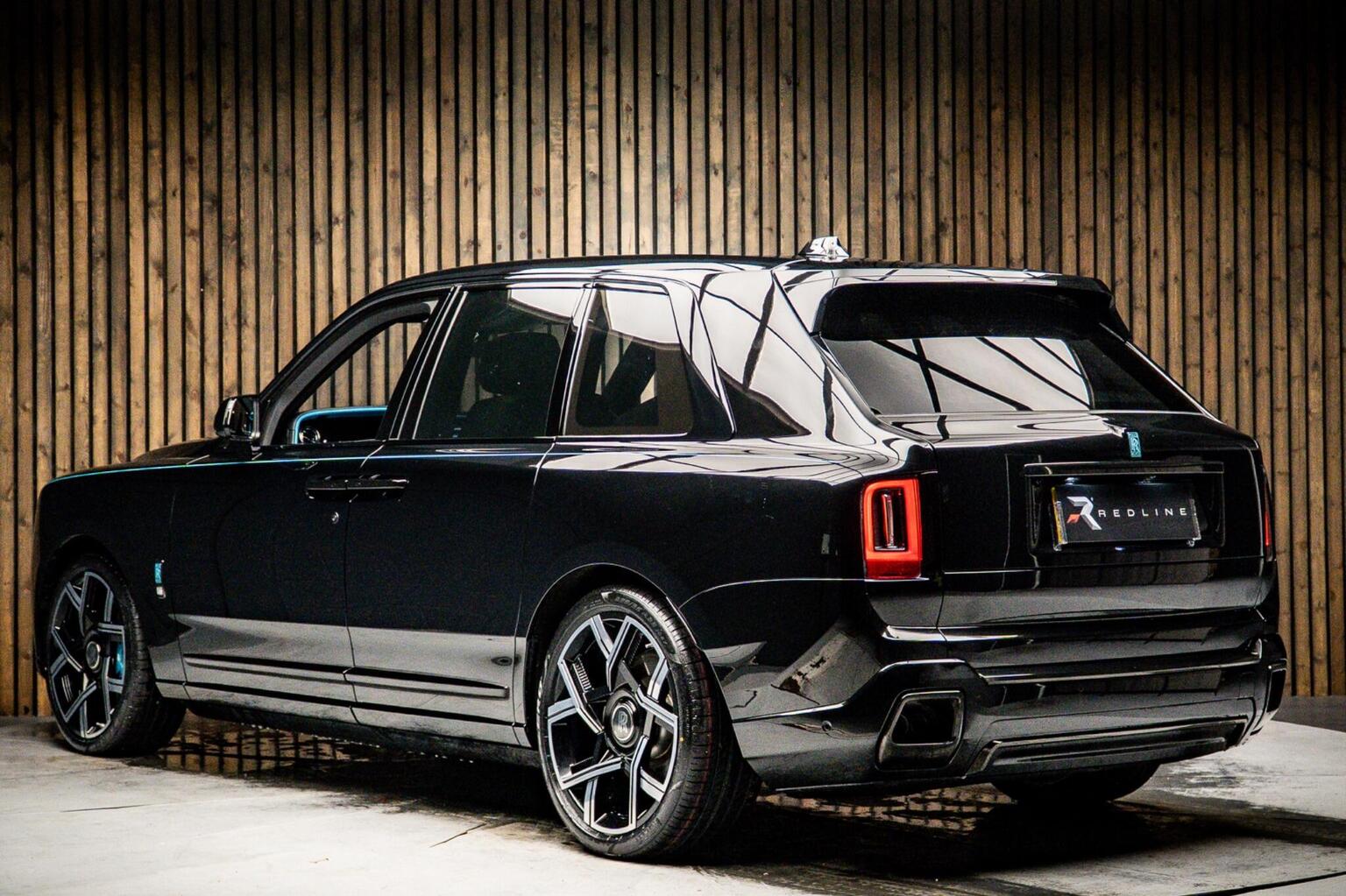 2025 Rolls-Royce Cullinan Series II Black Badge — photograph 3
