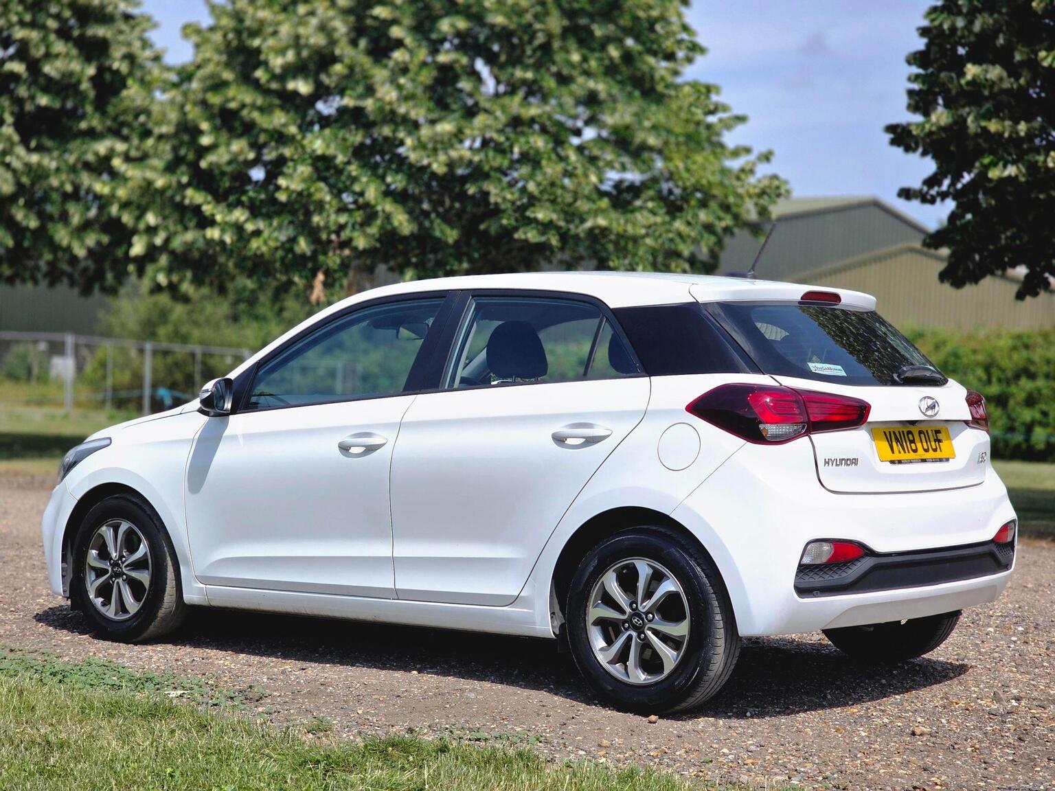2018 Hyundai i20 image 13
