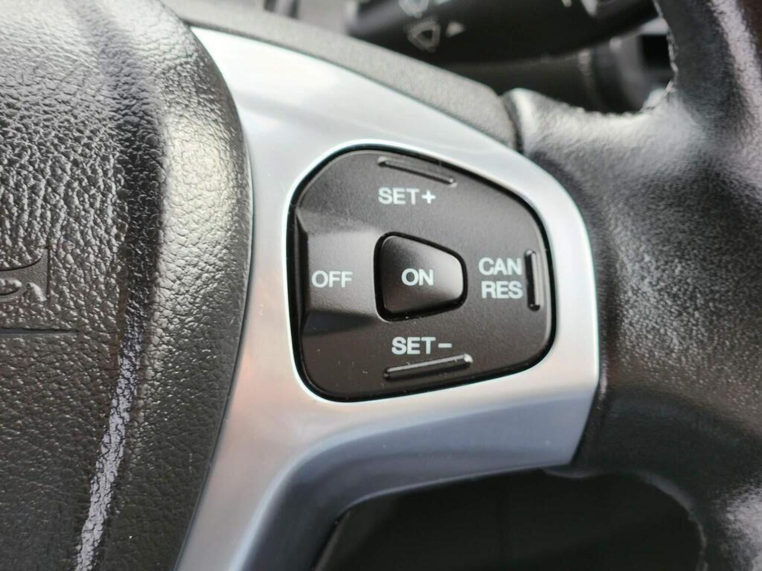 2016 Ford EcoSport image 28