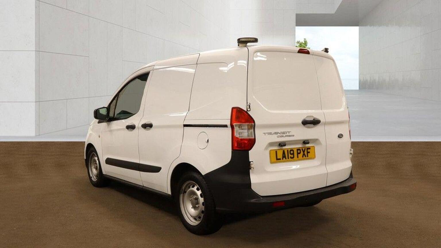 2019 Ford Transit Courier image 6