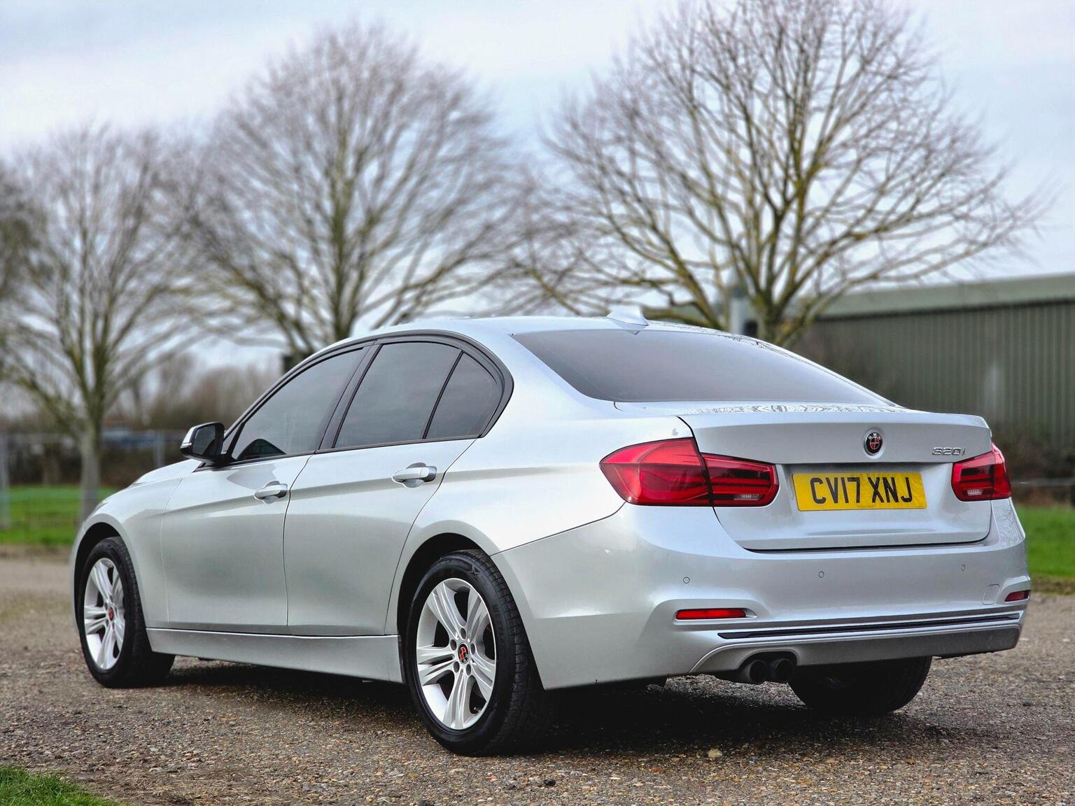 2017 BMW 3 Series image 11