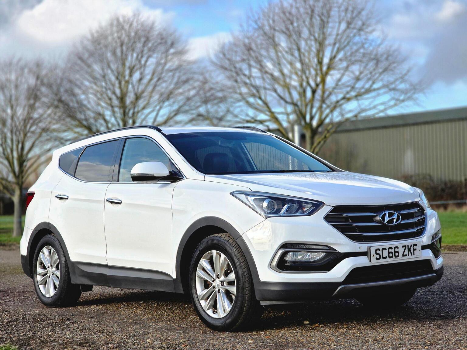 2017 Hyundai Santa Fe image 6
