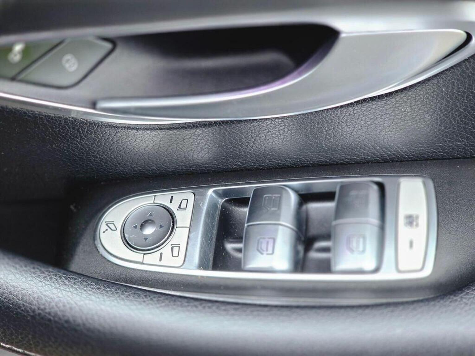 2016 Mercedes-Benz E Class image 33