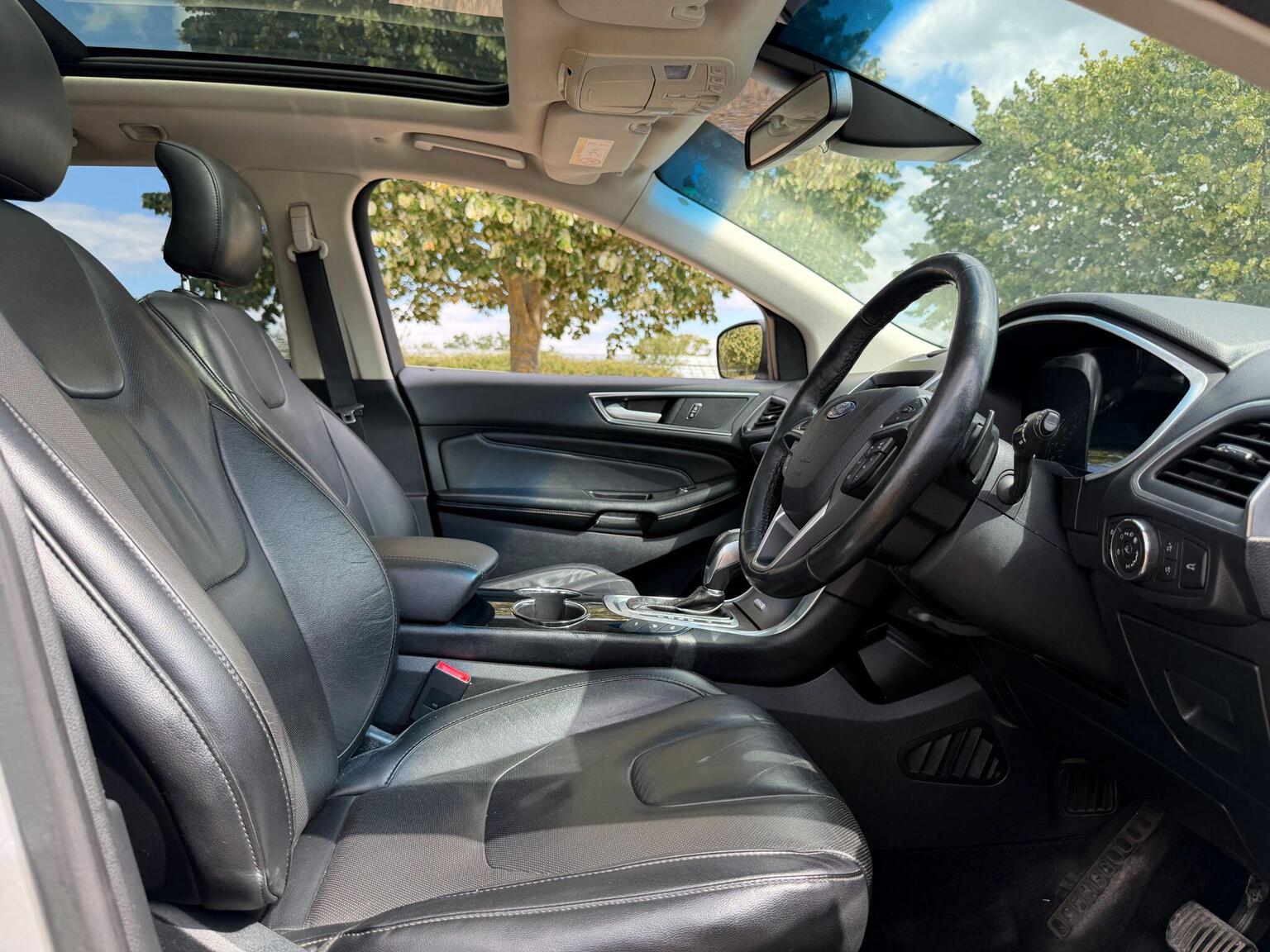 2018 Ford Edge image 25