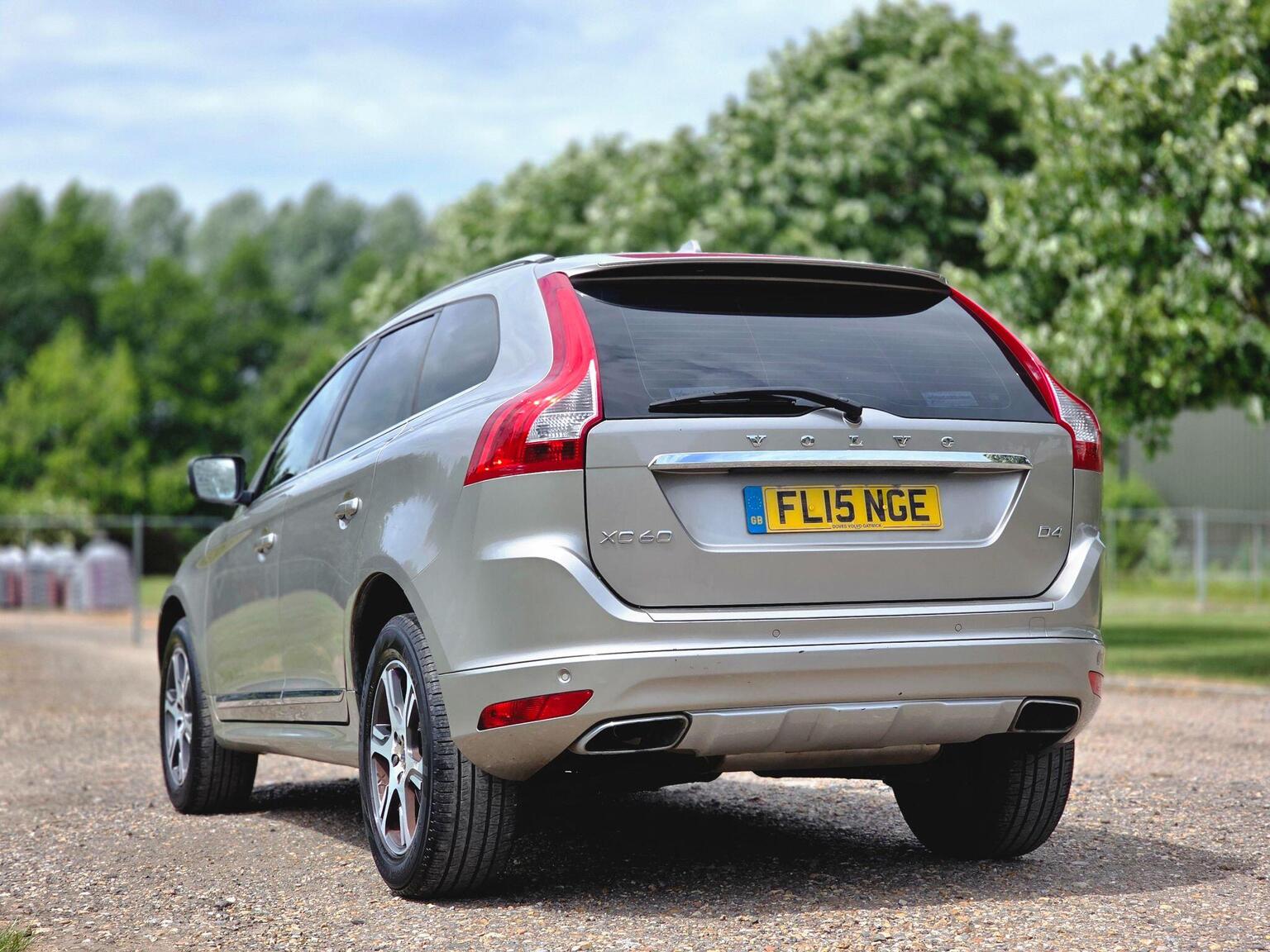 2015 Volvo XC60 image 9